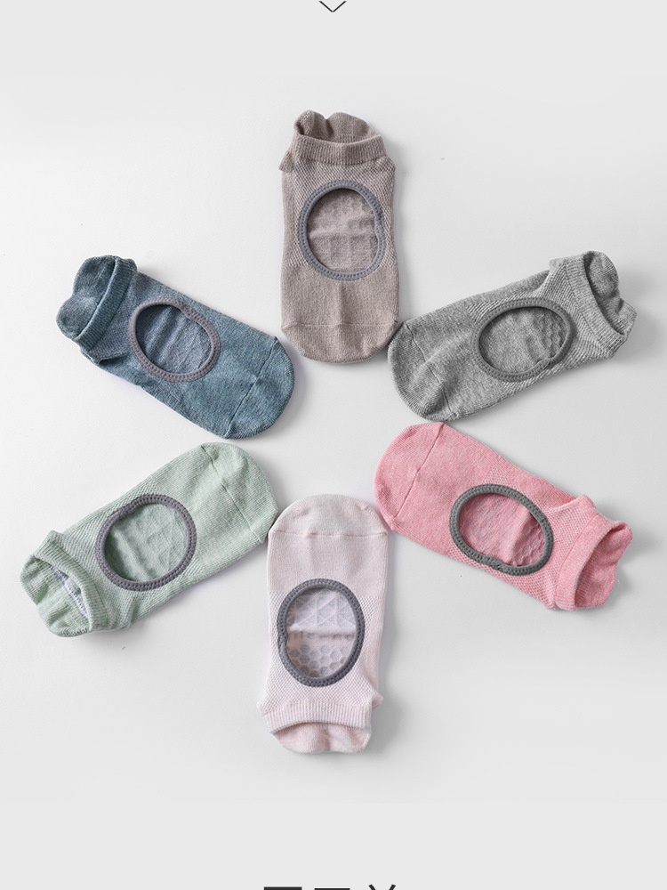 001 2025 Nouvelles chaussettes de sport antidérapantes pour femmes, idéales pour le yoga, le pilates et le Pilates, en silicone, pour l'automne et l'hiver. Vente en gros._voghion.com