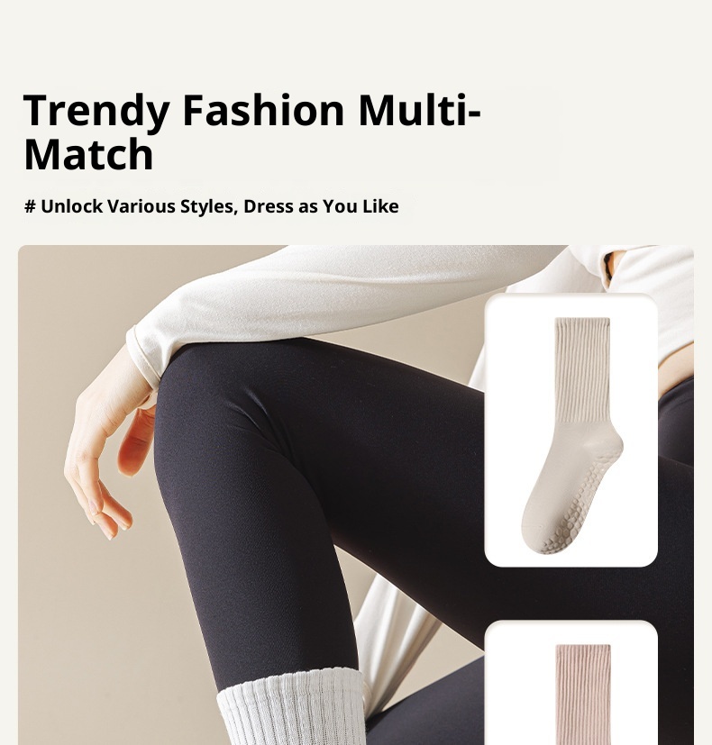 Chaussettes de sport mi-mollet antidérapantes pour femmes, idéales pour le yoga, le fitness et le Pilates. À porter avec un pantalon Shark._voghion.com