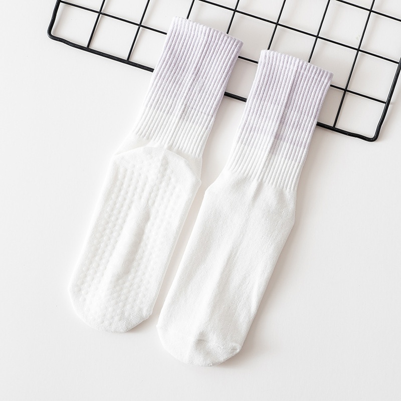 Chaussettes de yoga mi-mollet antidérapantes en silicone, couleur dégradée, pour femmes, idéales pour le fitness, le Pilates et la danse (vente en gros)._voghion.com
