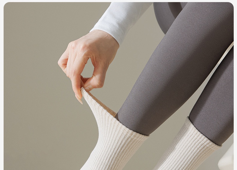 Chaussettes de sport mi-mollet en coton et silicone antidérapant, modèle 001 Yoga pour femmes, à porter avec un pantalon Shark ou une paire de chaussettes Zhuji._voghion.com