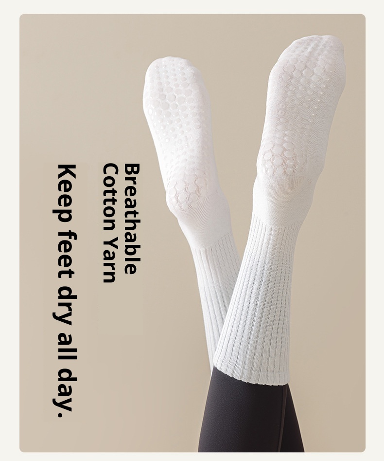 Chaussettes de sport mi-mollet antidérapantes pour femmes, idéales pour le yoga, le fitness et le Pilates. À porter avec un pantalon Shark._voghion.com