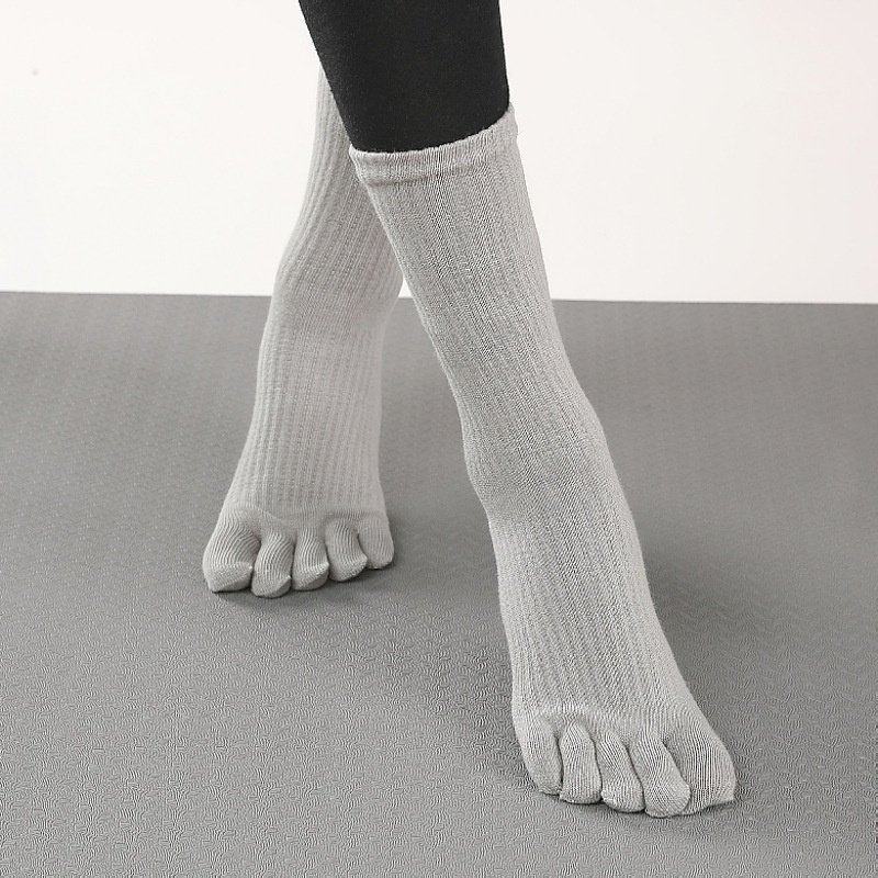 001 Professionelle, rutschfeste, mittelhohe Baumwoll-Sportsocken für Damen mit fünf Zehen, ideal für Yoga und Yoga._voghion.com