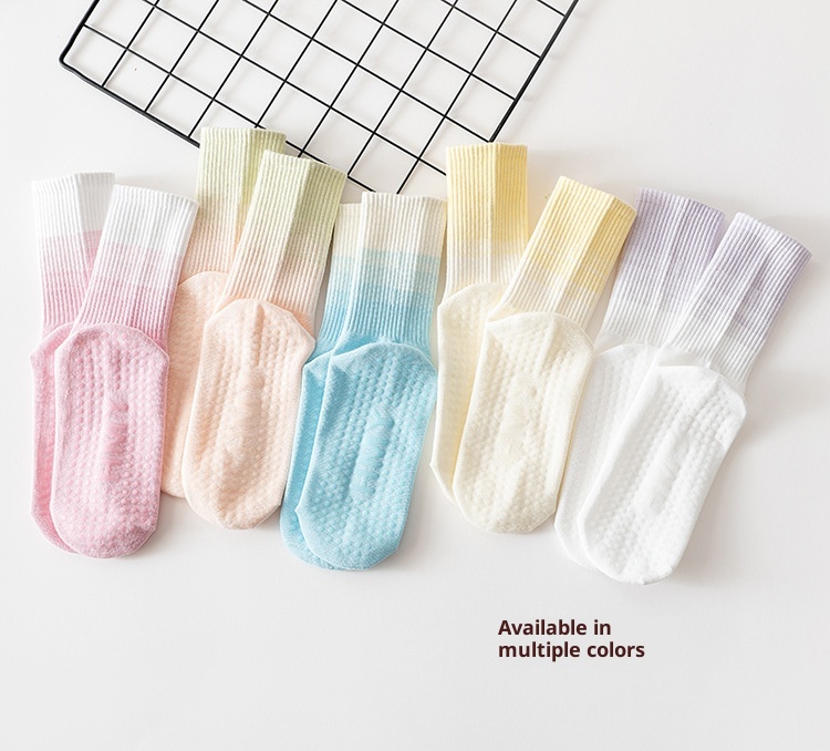 Chaussettes de yoga mi-mollet en coton peigné antidérapant en silicone pour femmes, idéales pour le Pilates, le fitness et la danse (vente en gros)._voghion.com