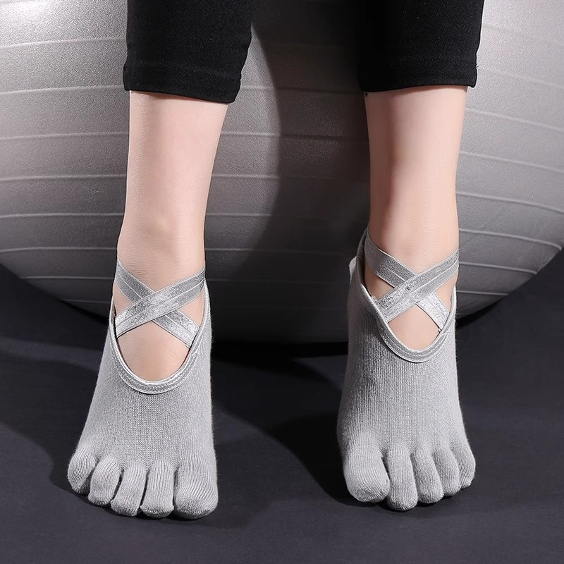 001 Großhandel Neue Zehenkreuzsocken für Damen, rutschfest, Sport, Yoga, einfarbig, offene Rückseite, Fünf-Zehen-Socken_voghion.com