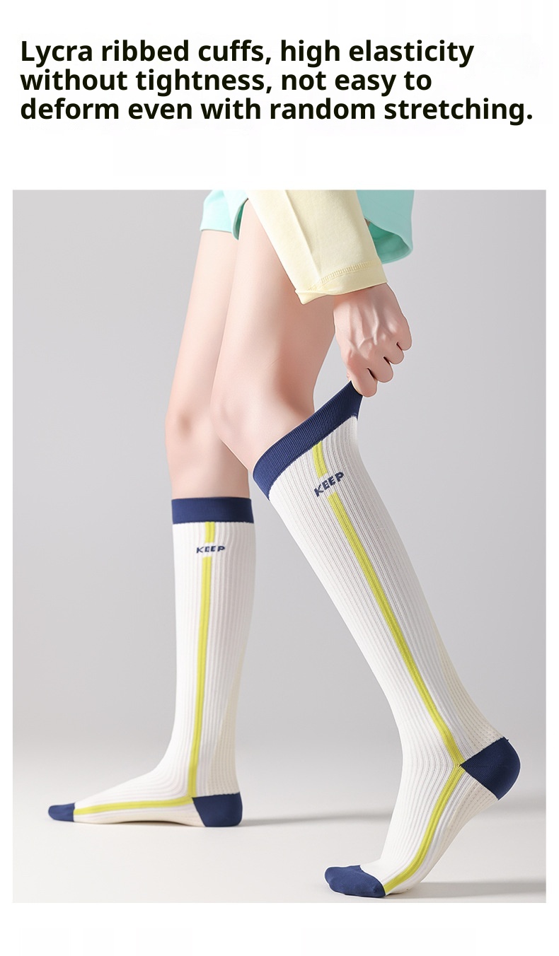 Chaussettes de sport Yoga Micro pour femmes, idéales pour le fitness et le cyclisme, avec maintien vertical du mollet et design rayé amincissant._voghion.com