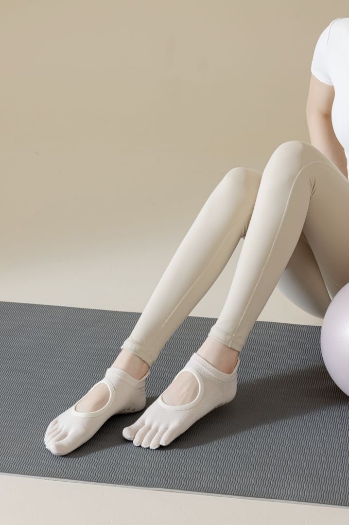 Chaussettes de sport 001 pour femmes, printemps-été, absorbantes, antidérapantes, à cinq orteils, en pur coton, sans dos, idéales pour le yoga, le pilates et le fitness._voghion.com
