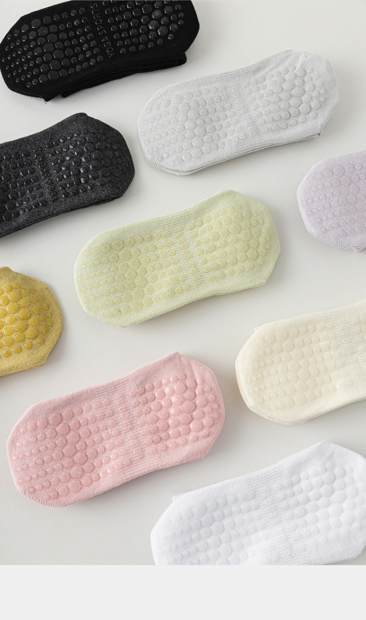 Chaussettes de yoga pour femmes, en coton, mi-mollet, idéales pour l'été, le fitness, la danse et le Pilates. Antidérapantes et sans coutures, elles sont parfaites pour le sport et le sol._voghion.com