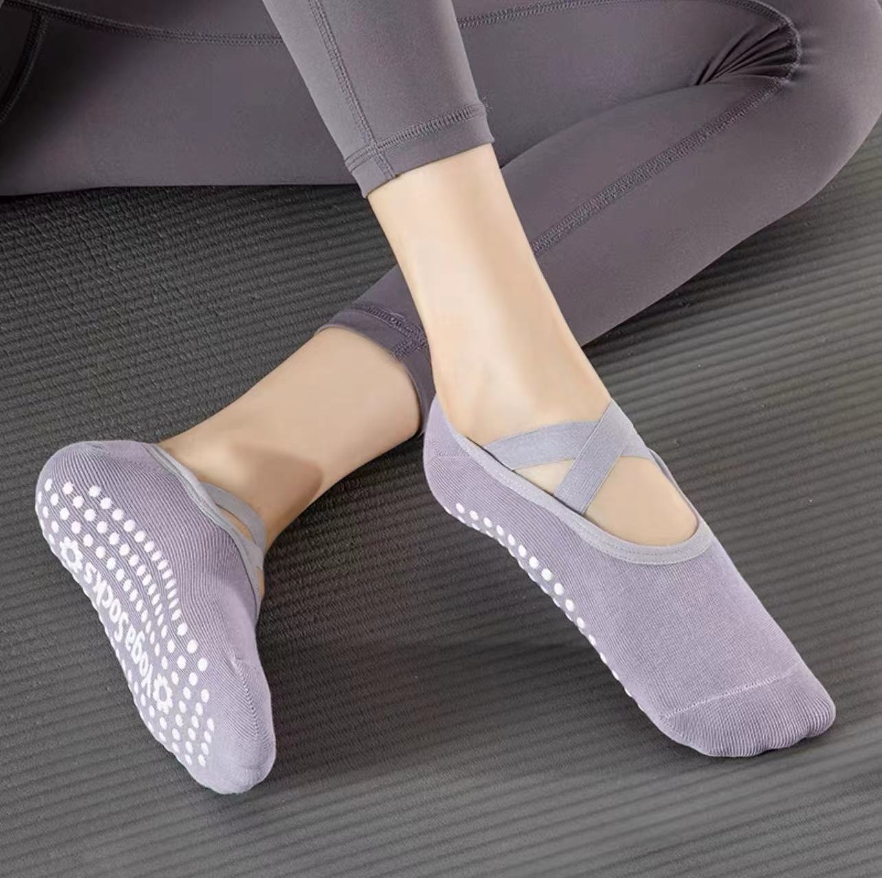 001 Non-Slip Silicone Yoga Socks With Adhesive Straps For Fitness, Dance, Running, Pilates, Indoor Floor, And Trampoline_voghion.com