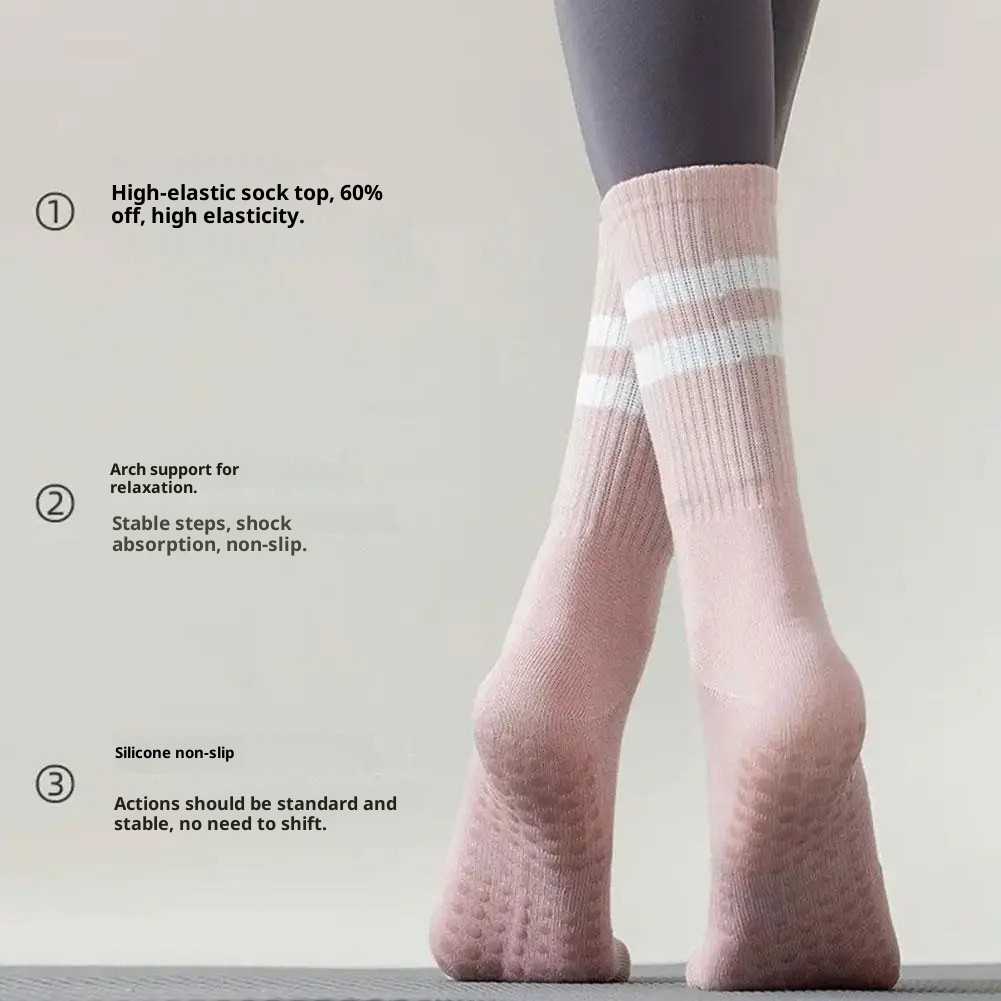 Chaussettes de yoga mi-mollet confortables pour femmes, idéales pour le printemps et l'été, en silicone anti-odeurs et anti-friction, parfaites pour le fitness en intérieur et le Pilates._voghion.com