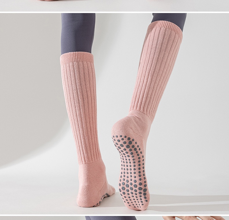 Chaussettes de sport 001 en pur coton pour femmes, idéales pour le Pilates et le yoga. Semelle antidérapante, mollet épais et sans couture, fabrication et vente en gros._voghion.com