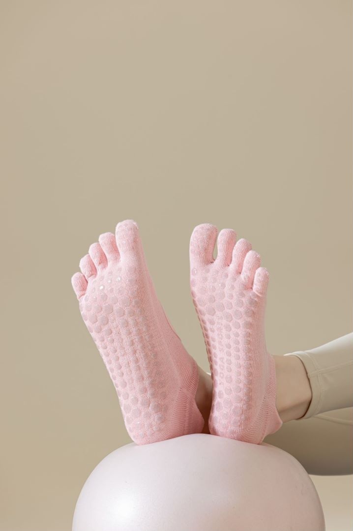 Chaussettes de sport 001 pour femmes, printemps-été, absorbantes, antidérapantes, à cinq orteils, en pur coton, sans dos, idéales pour le yoga, le pilates et le fitness._voghion.com