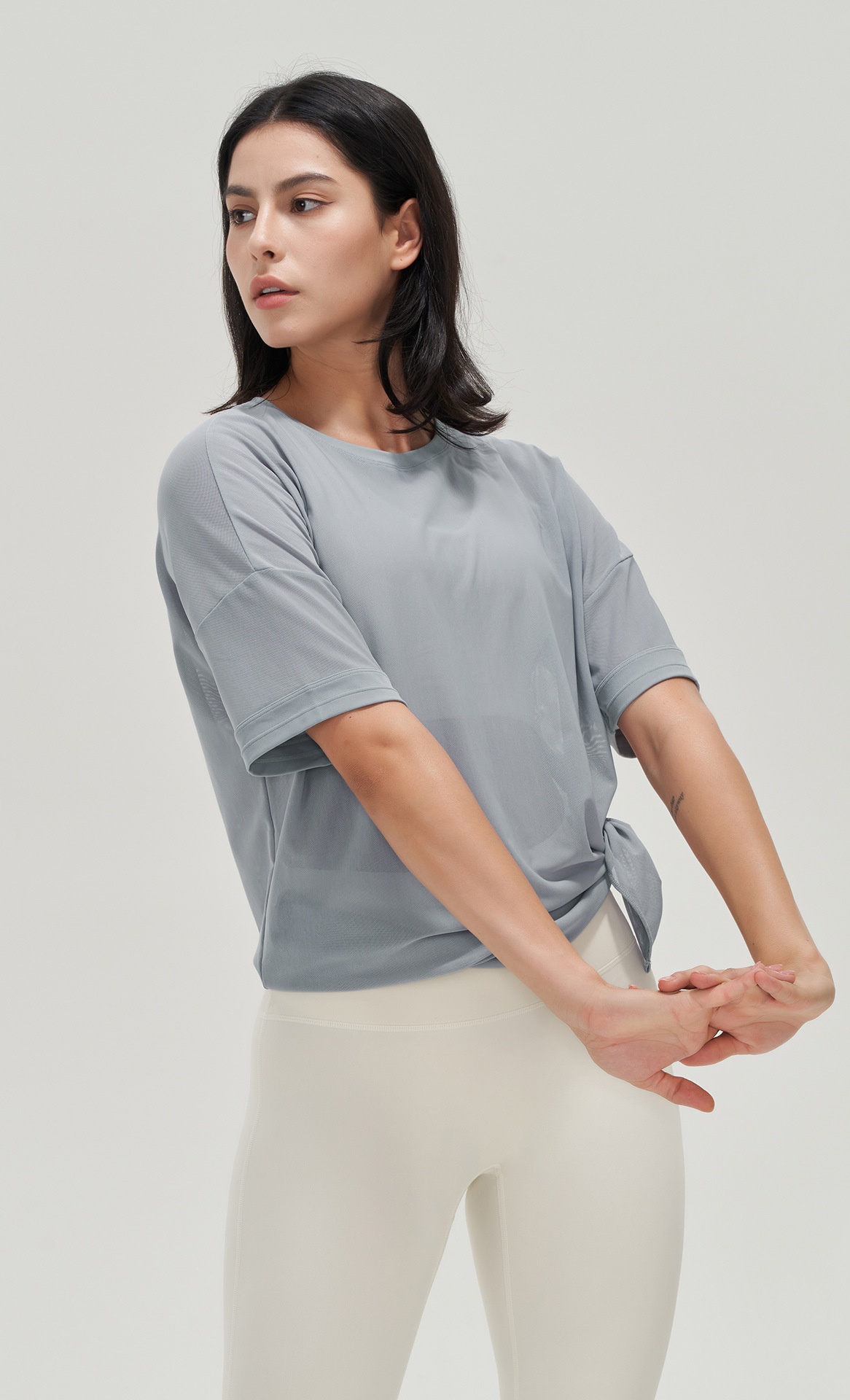 001 Camiseta deportiva de estilo europeo y americano para mujer, holgada, de manga corta, de secado rápido, transpirable, ideal para yoga y running._voghion.com