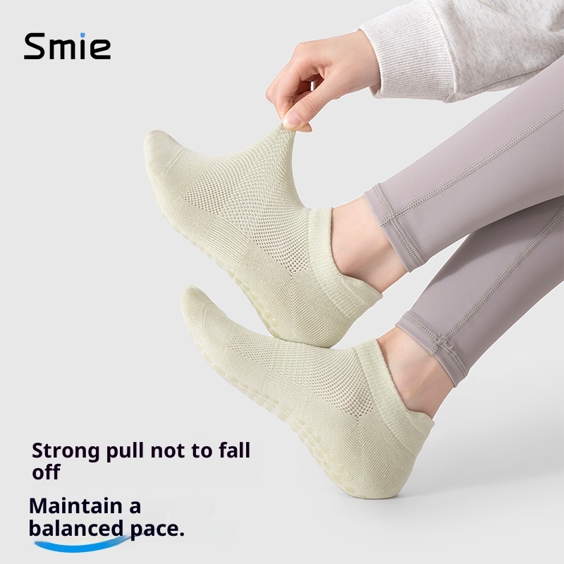 Chaussettes de sport mi-mollet en pur coton sans coutures, pour le yoga et le Pilates, en intérieur, avec silicone antidérapant et longueur idéales pour les femmes (001)._voghion.com