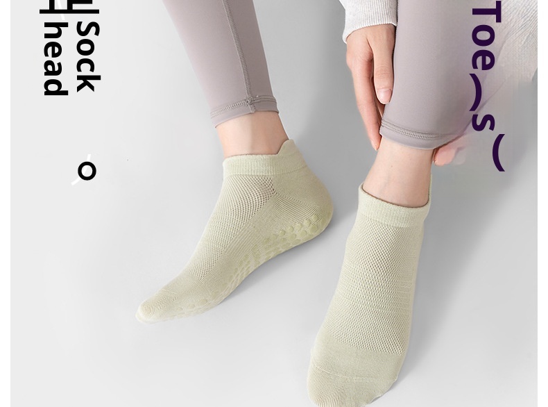 Chaussettes de sport mi-mollet en pur coton sans coutures, pour le yoga et le Pilates, en intérieur, avec silicone antidérapant et longueur idéales pour les femmes (001)._voghion.com