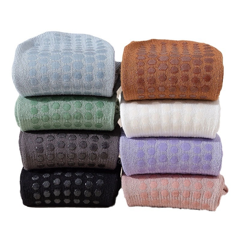 Chaussettes hautes antidérapantes spéciales yoga pour femmes, anti-odeurs, mi-mollet, style pilates, avec motif requin._voghion.com