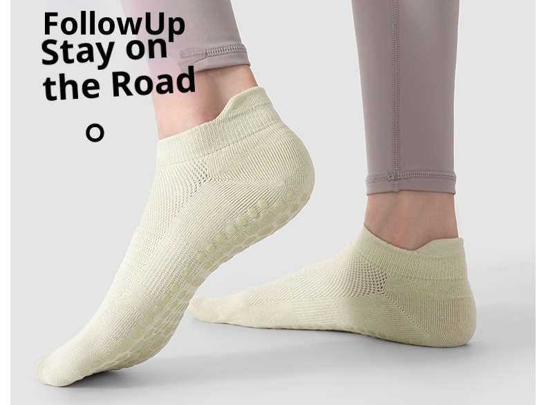Chaussettes de sport mi-mollet en pur coton sans coutures, pour le yoga et le Pilates, en intérieur, avec silicone antidérapant et longueur idéales pour les femmes (001)._voghion.com