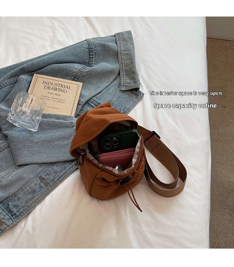 001 2025 Neue trendige modische Ruiying Damen kleine Outdoor-Schultertasche in Unifarben, wasserdicht_voghion.com