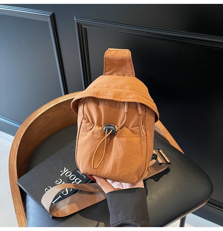 001 2025 Neue trendige modische Ruiying Damen kleine Outdoor-Schultertasche in Unifarben, wasserdicht_voghion.com