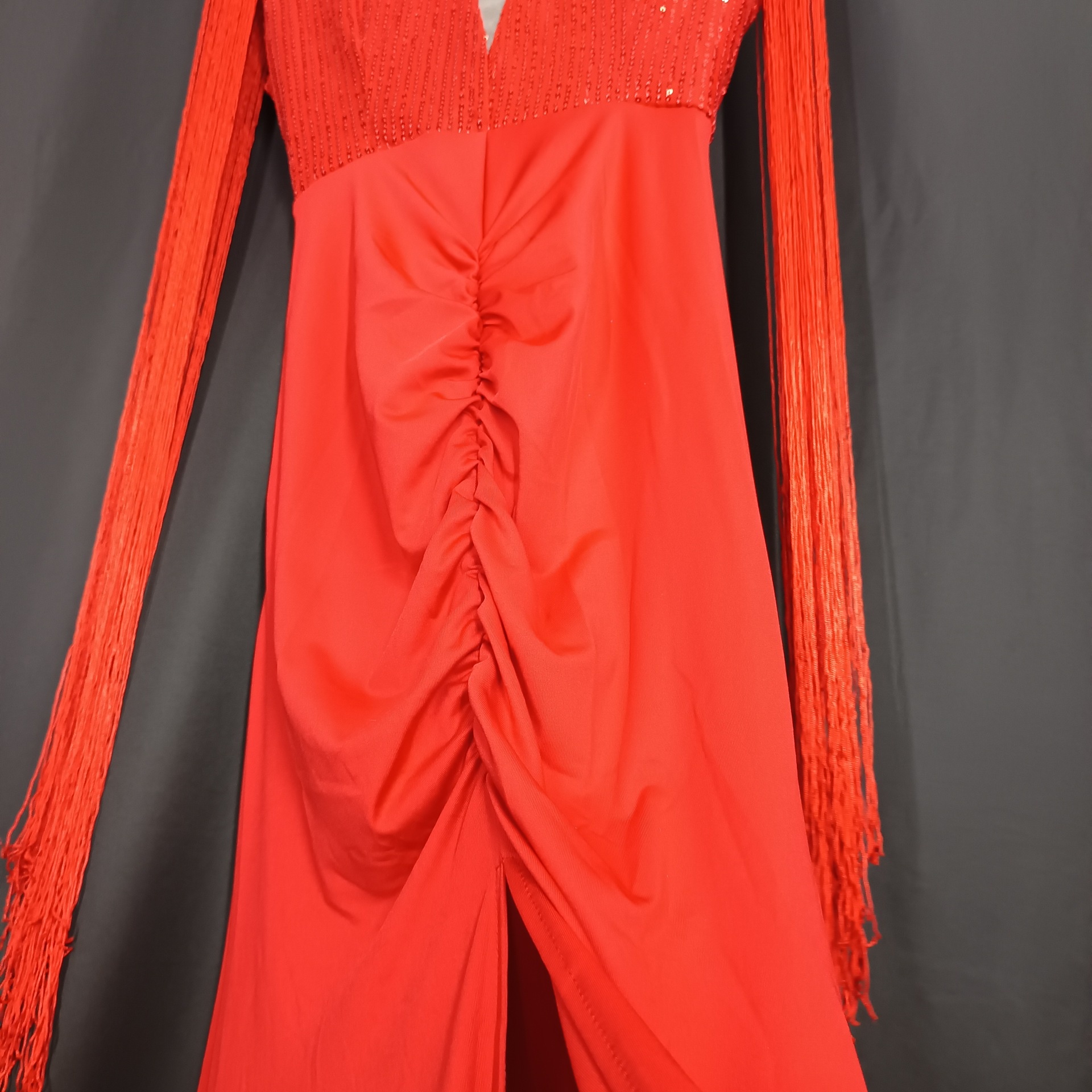 Robe de soirée GraceChic, luxueuse robe moulante à sequins pour femme, style européen, design haut de gamme, franges et fente._voghion.com