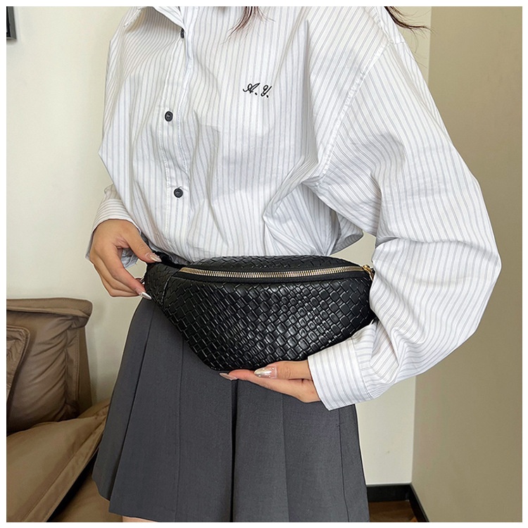 001 2024 New Retro PU Woven Waist Trendy Versatile Single Shoulder Crossbody Women's Chest Bag_voghion.com
