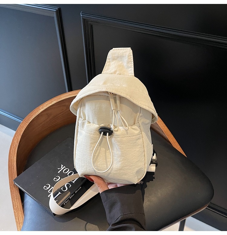 001 2025 Neue trendige modische Ruiying Damen kleine Outdoor-Schultertasche in Unifarben, wasserdicht_voghion.com