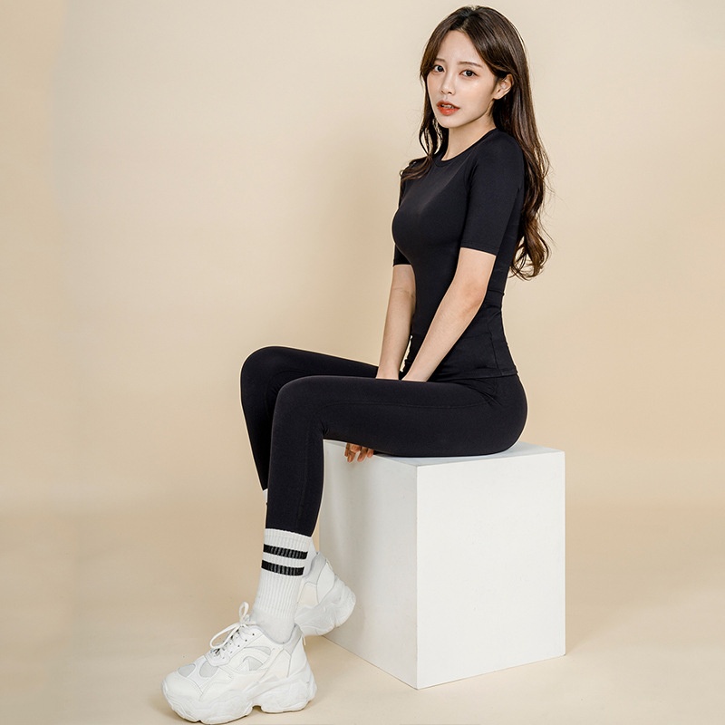 ActiveGo 2021 Nouveau haut de sport d'été pour femmes, T-shirt de yoga décontracté en nylon coupe ajustée, manches courtes, vente en gros_voghion.com