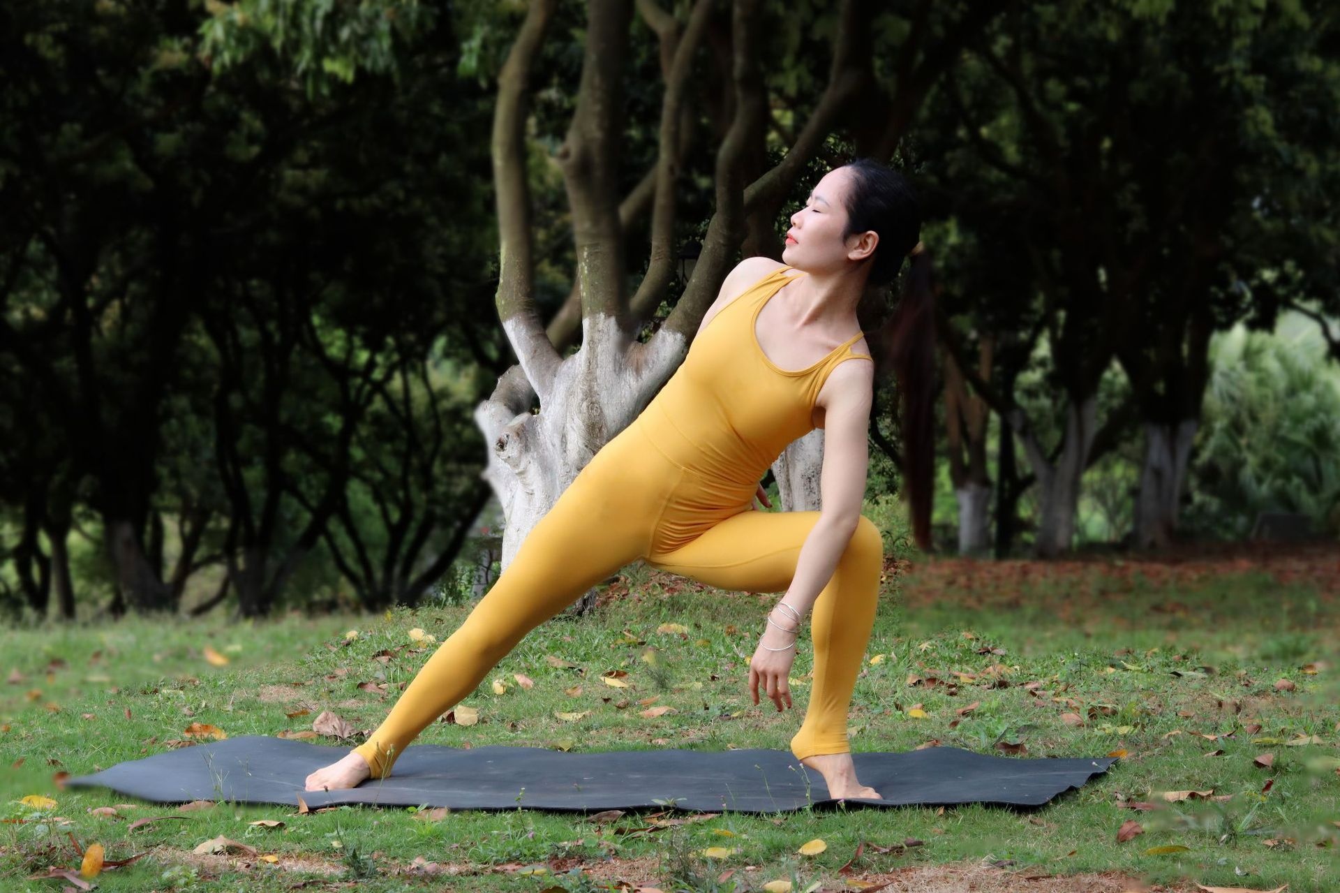 ActiveGo Fashion Tie Cross Back Yoga Fitness One-Piece Jumpsuit Aerial Dance Outfit Outdoor Sports Backless_voghion.com