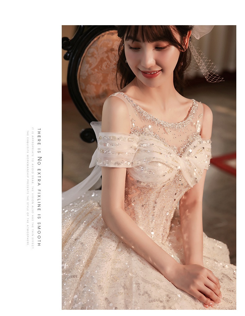 Robe de mariée GraceChic 2025, épaules dénudées, style forêt, féérique, élégante et amincissante, avec traîne, idéale pour les petites mariées._voghion.com
