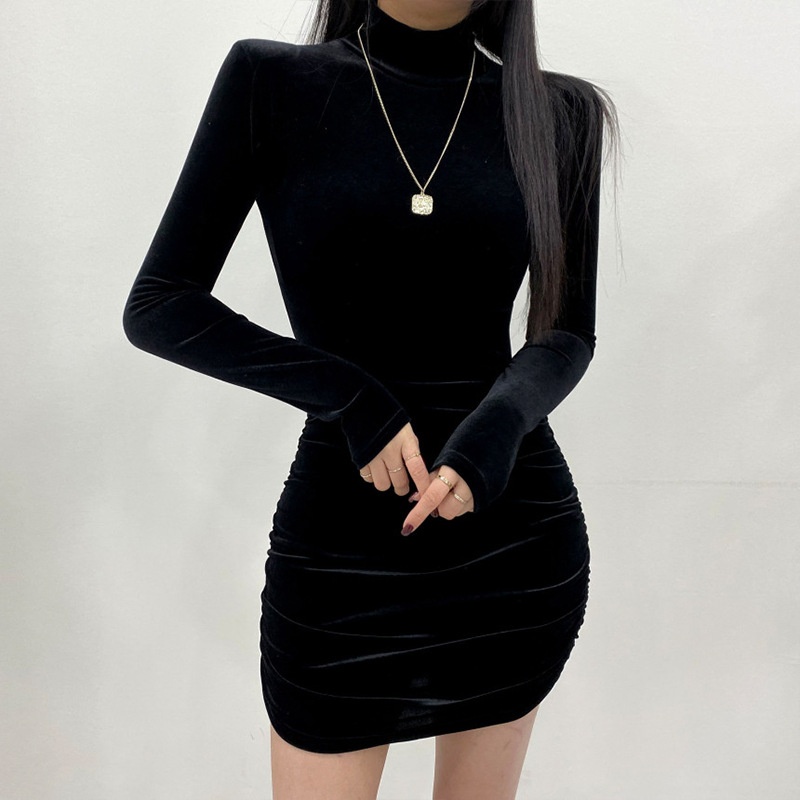 Robe mini moulante en velours à col montant froncé, style coréen, nouveauté printemps GraceChic. Élégante et sexy, cette robe courte flatteuse et élégante est à la coupe amincissante et froncée, signée GraceChic._voghion.com