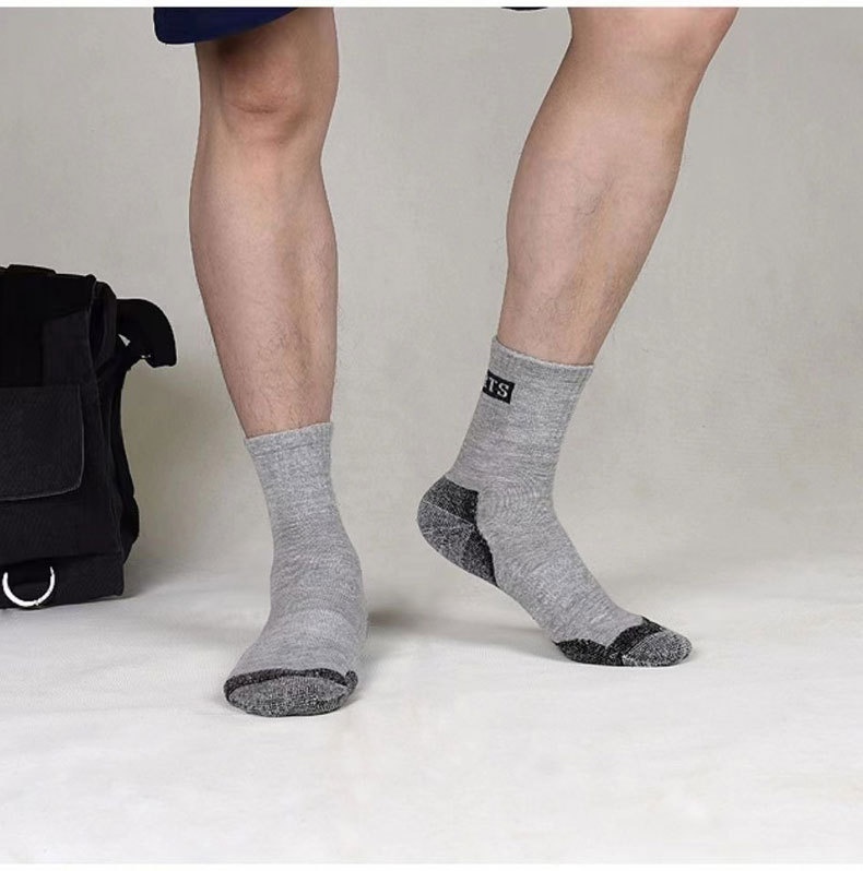 ActiveGo Outdoor-Sport-Socken für Herbst und Winter: Verdickte, strapazierfähige, rutschfeste Socken zum Laufen und Wandern in der Wüste – ideal für Damen und Herren._voghion.com