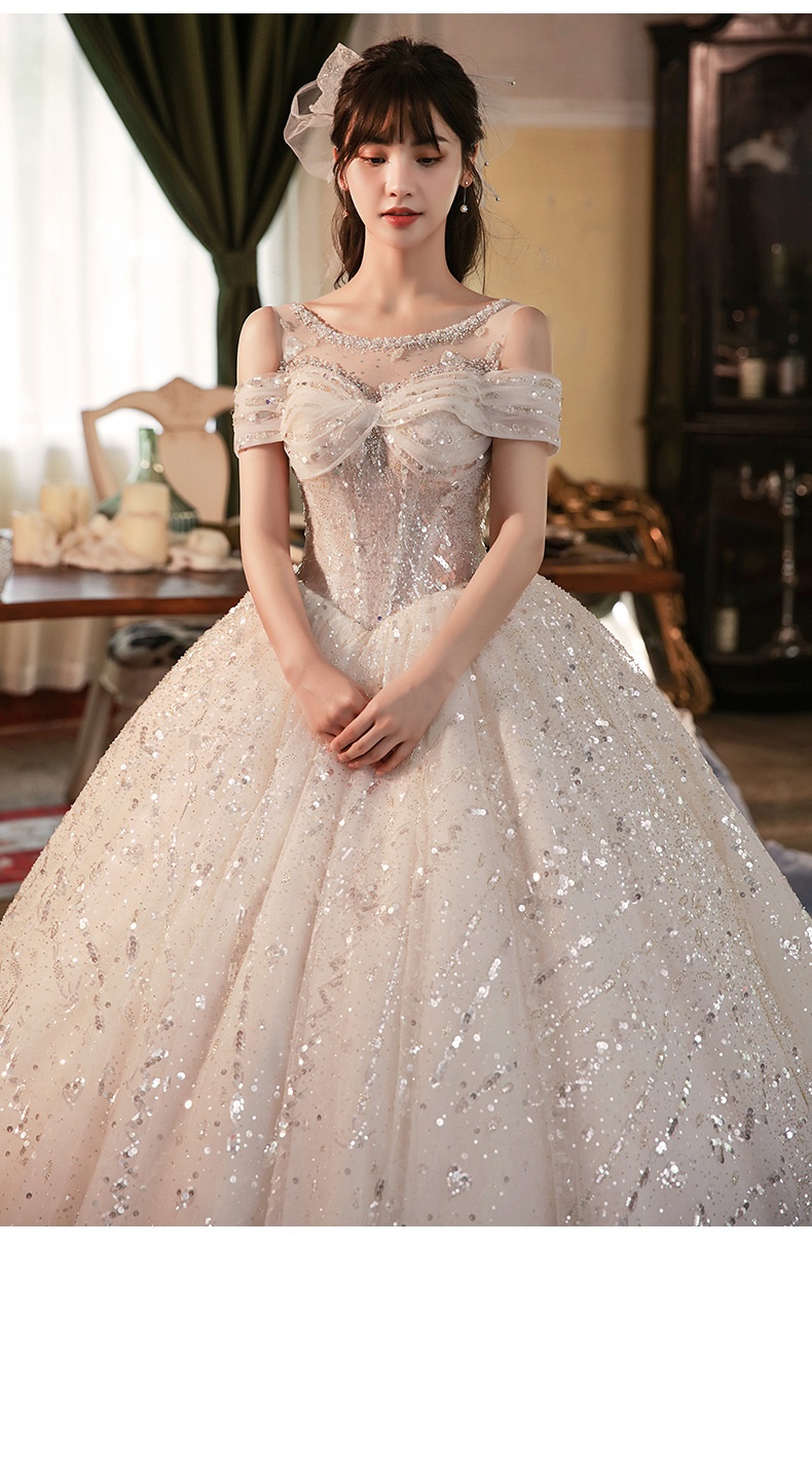 Robe de mariée GraceChic 2025, épaules dénudées, style forêt, féérique, élégante et amincissante, avec traîne, idéale pour les petites mariées._voghion.com