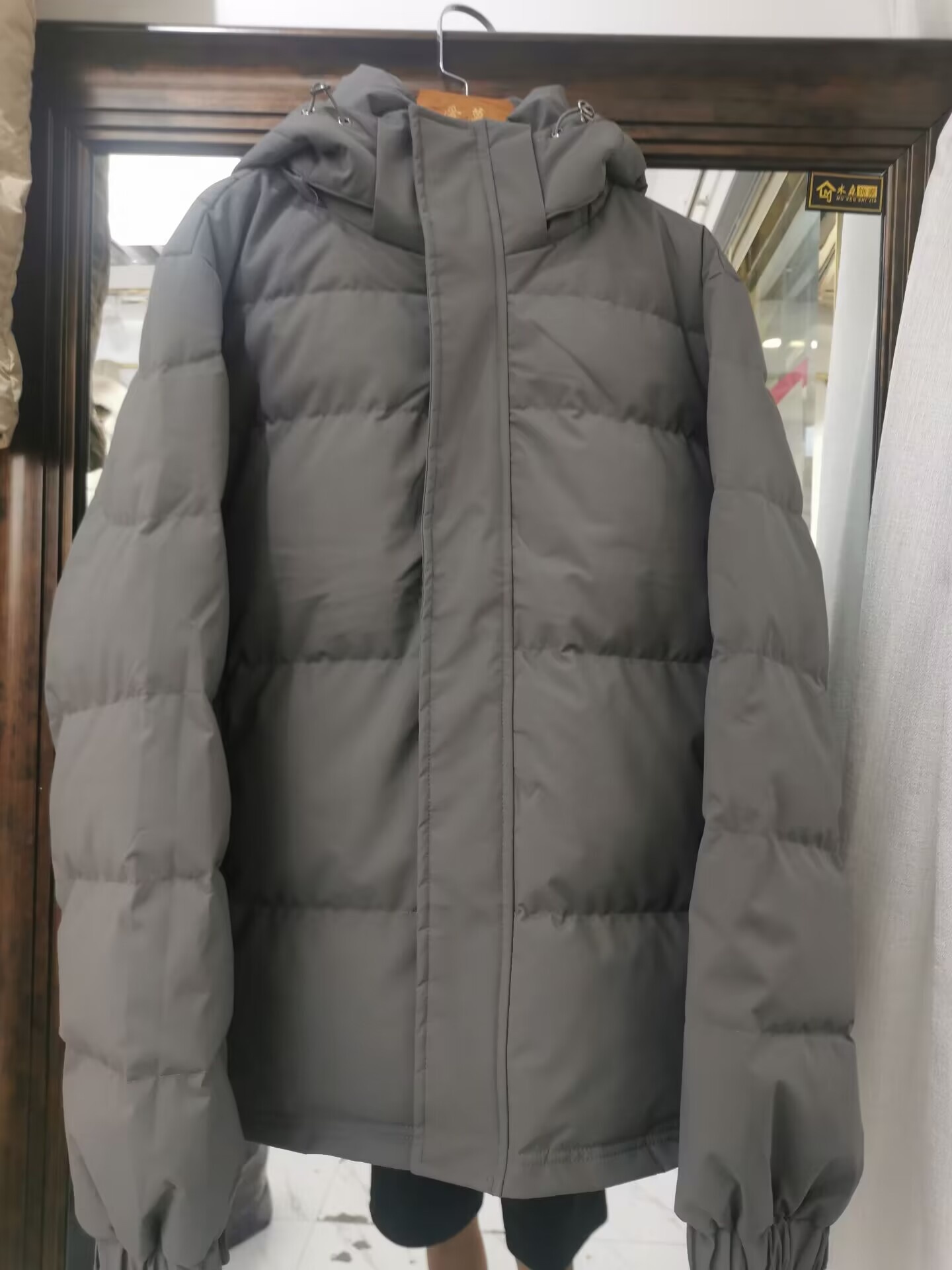 ChicShe Off-Season Mid-Length Daunenjacke, kurzer Stil, Unisex, knielang, dick gefüttert, Herbst/Winter 2025, neue Kollektion für Paare, lockere Passform_voghion.com