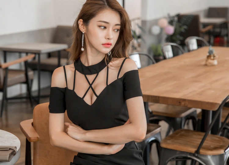 Robe une pièce moulante courte asymétrique à épaules dénudées, coupe ajustée, style coréen, idéale pour le printemps et l'été. Parfaite pour les soirées mondaines._voghion.com