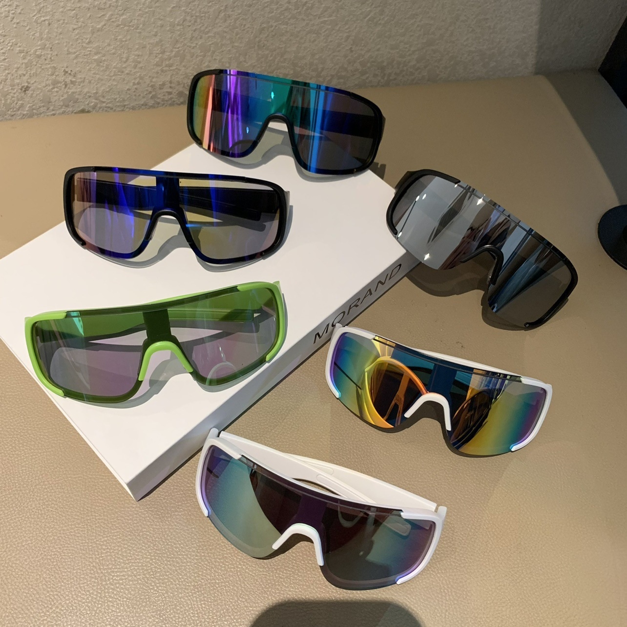 Óculos de Sol ActiveGo para Ciclismo de Estrada, Mountaineering e Corrida, Modelo Monobloco, Branco Mercúrio, com Proteção UV, Unissex_voghion.com