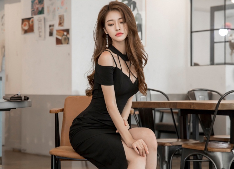 Robe une pièce moulante courte asymétrique à épaules dénudées, coupe ajustée, style coréen, idéale pour le printemps et l'été. Parfaite pour les soirées mondaines._voghion.com