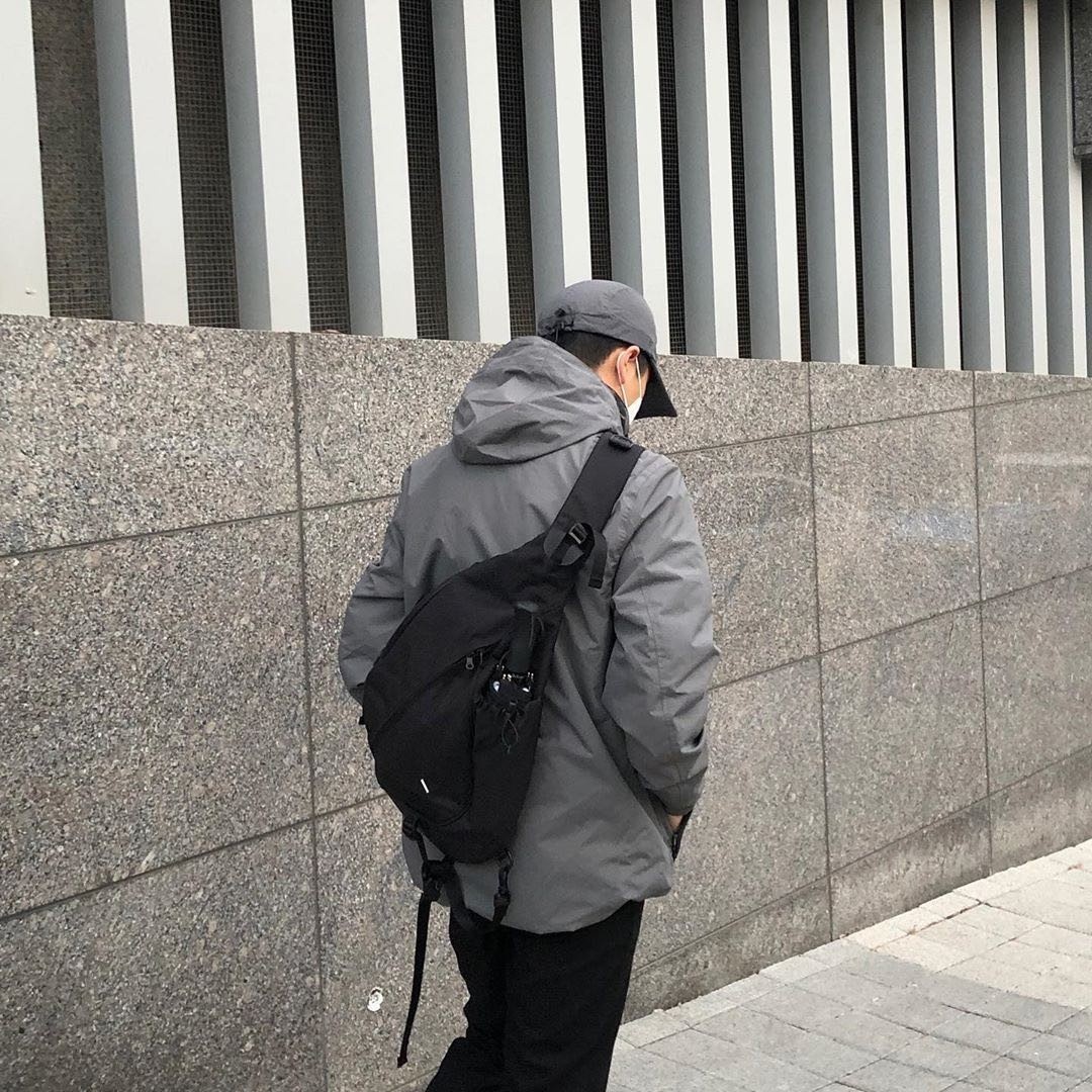 001 2024 Nuevo bolso bandolera de gran capacidad para hombre, estilo casual deportivo, con diseño de gota de agua, ideal para actividades al aire libre._voghion.com