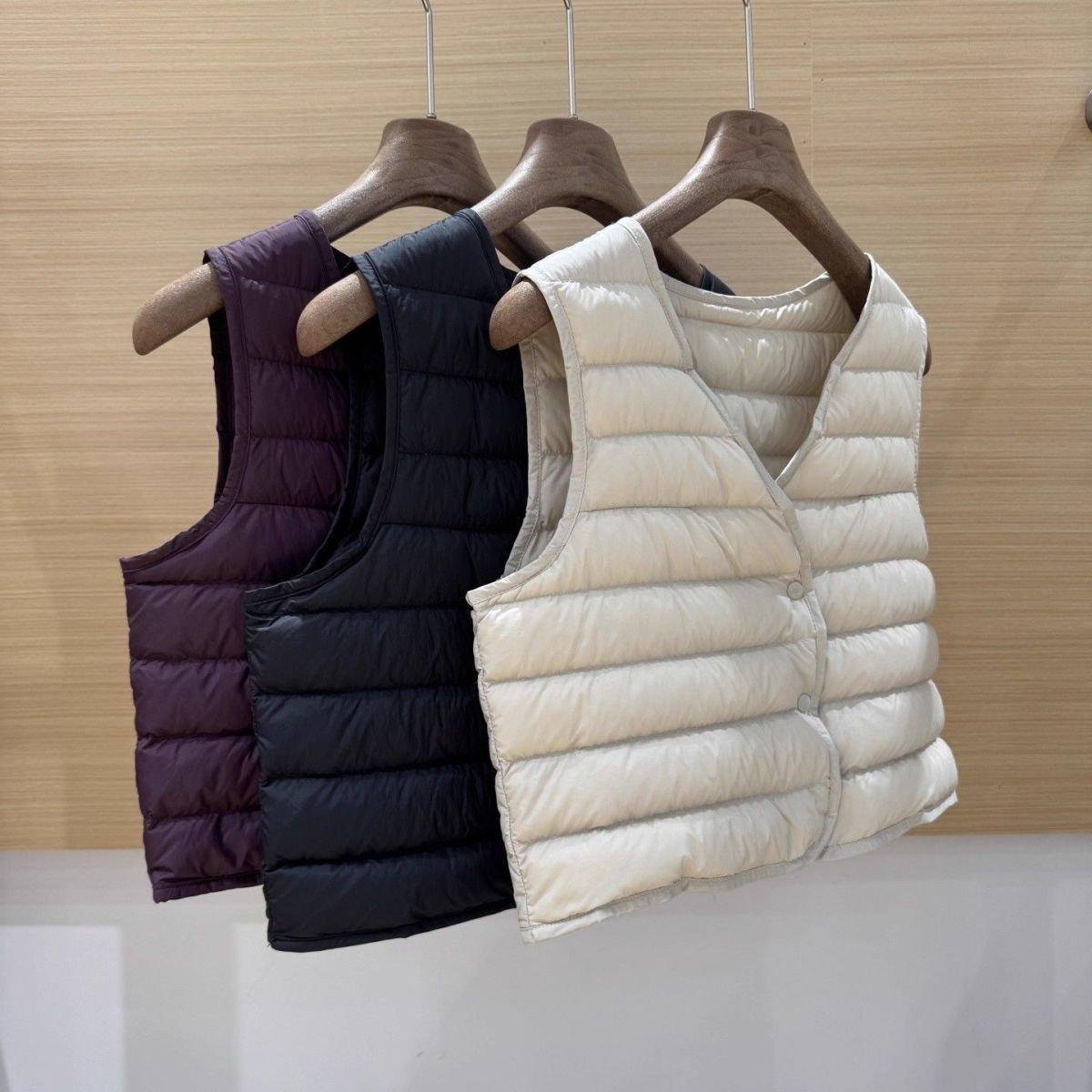 Doudoune courte légère à col en V ChicShe pour femme, collection automne-hiver 2025, sans plumes._voghion.com