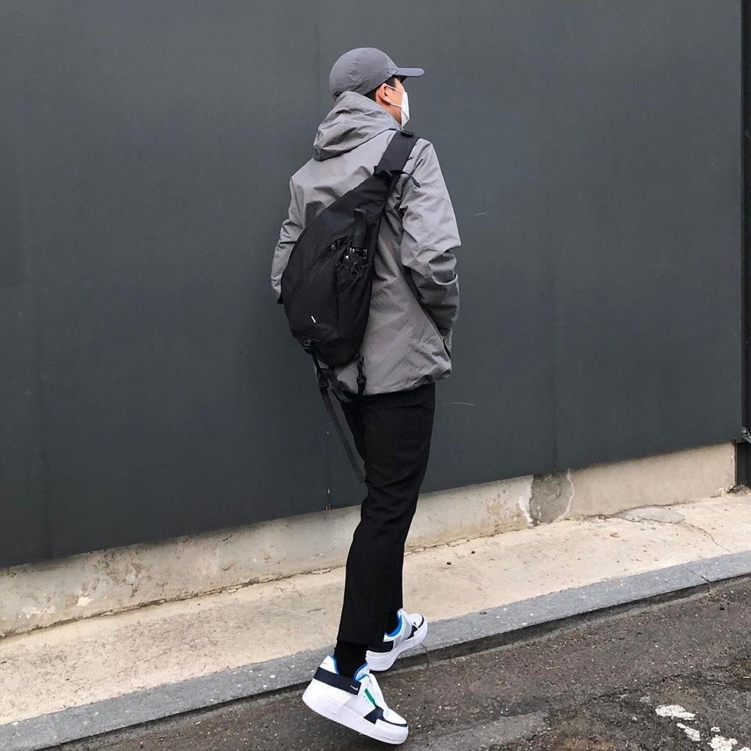 001 2024 Nuevo bolso bandolera de gran capacidad para hombre, estilo casual deportivo, con diseño de gota de agua, ideal para actividades al aire libre._voghion.com