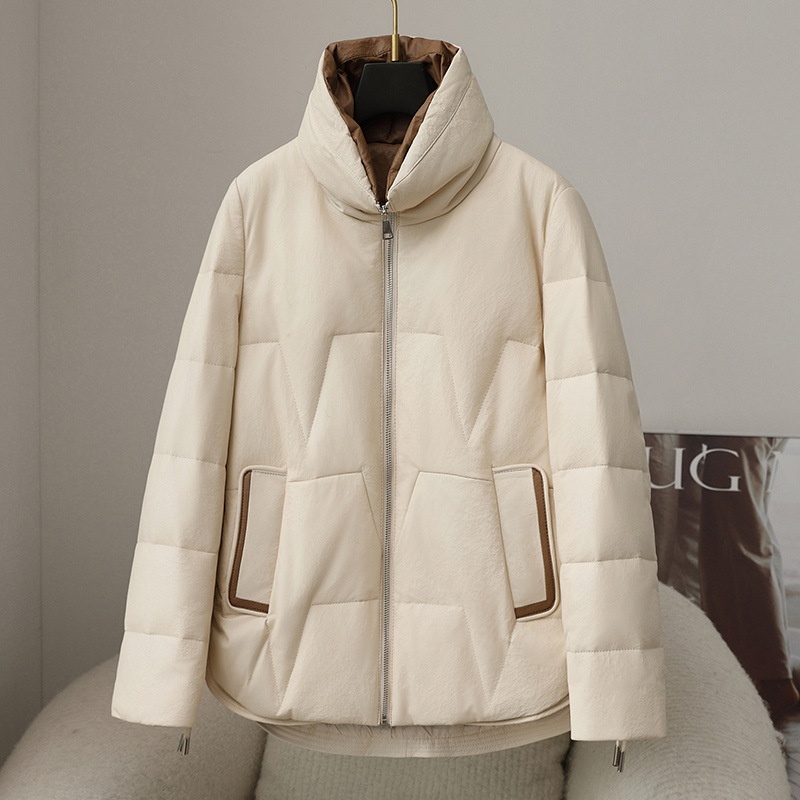 ChicShe 2025 Autunno Inverno Nuovo Cappotto Corto in Pelle di Pecora da Donna in Piuma d'Oca Spessa e Calda Giacca in Vera Pelle Haining_voghion.com