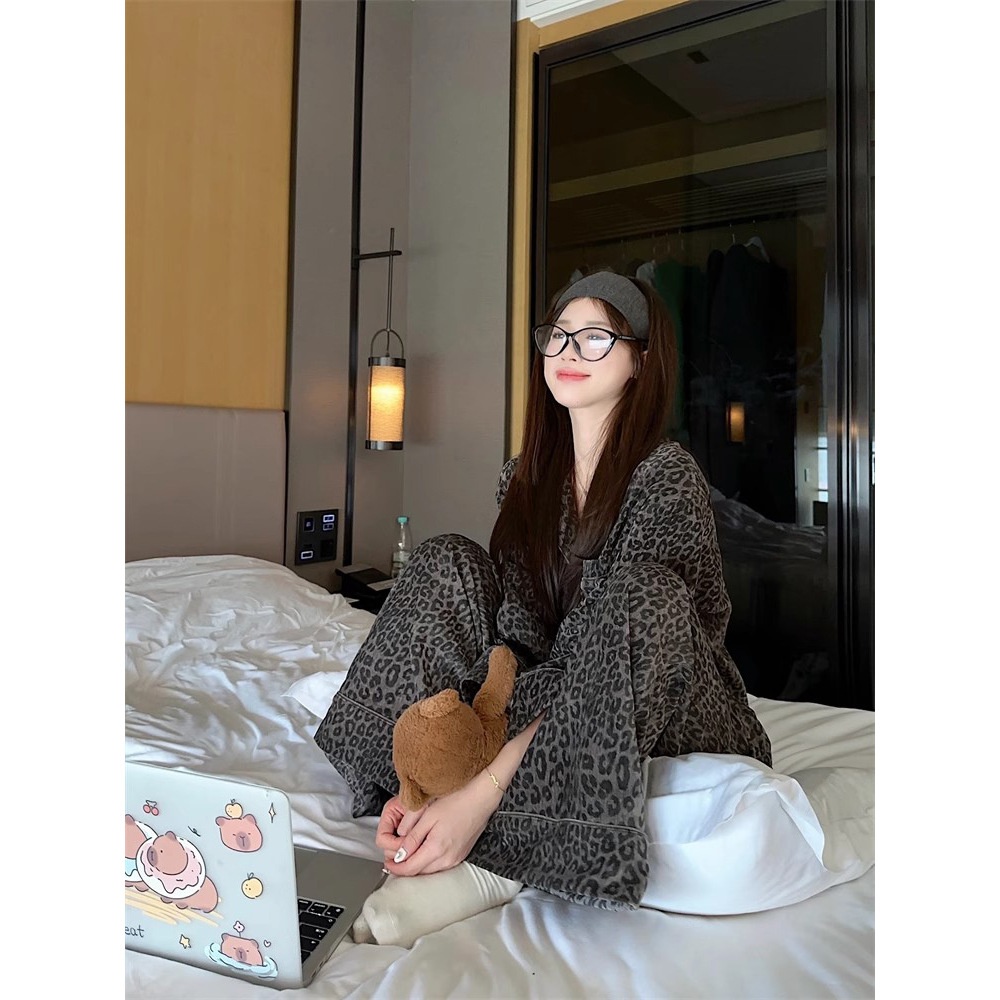 Pigiama da donna con stampa leopardata di alta qualità ChicShe, set caldo e spesso a maniche lunghe per autunno e inverno, abbigliamento da casa in velluto tedesco, Internet_voghion.com