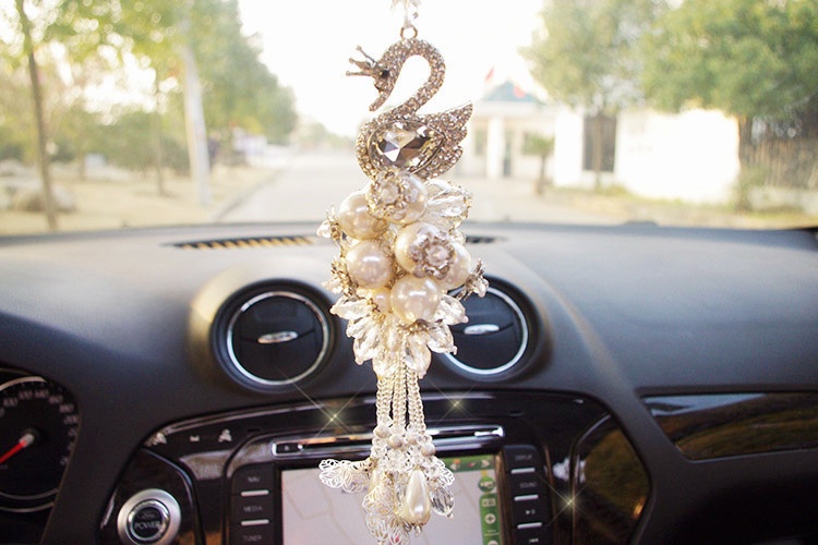 Ciondolo di cristallo con strass, cigno, simpatico cartone animato, decorazione da appendere all'interno dell'auto, per le donne_voghion.com