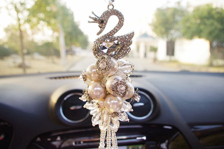 Ciondolo di cristallo con strass, cigno, simpatico cartone animato, decorazione da appendere all'interno dell'auto, per le donne_voghion.com