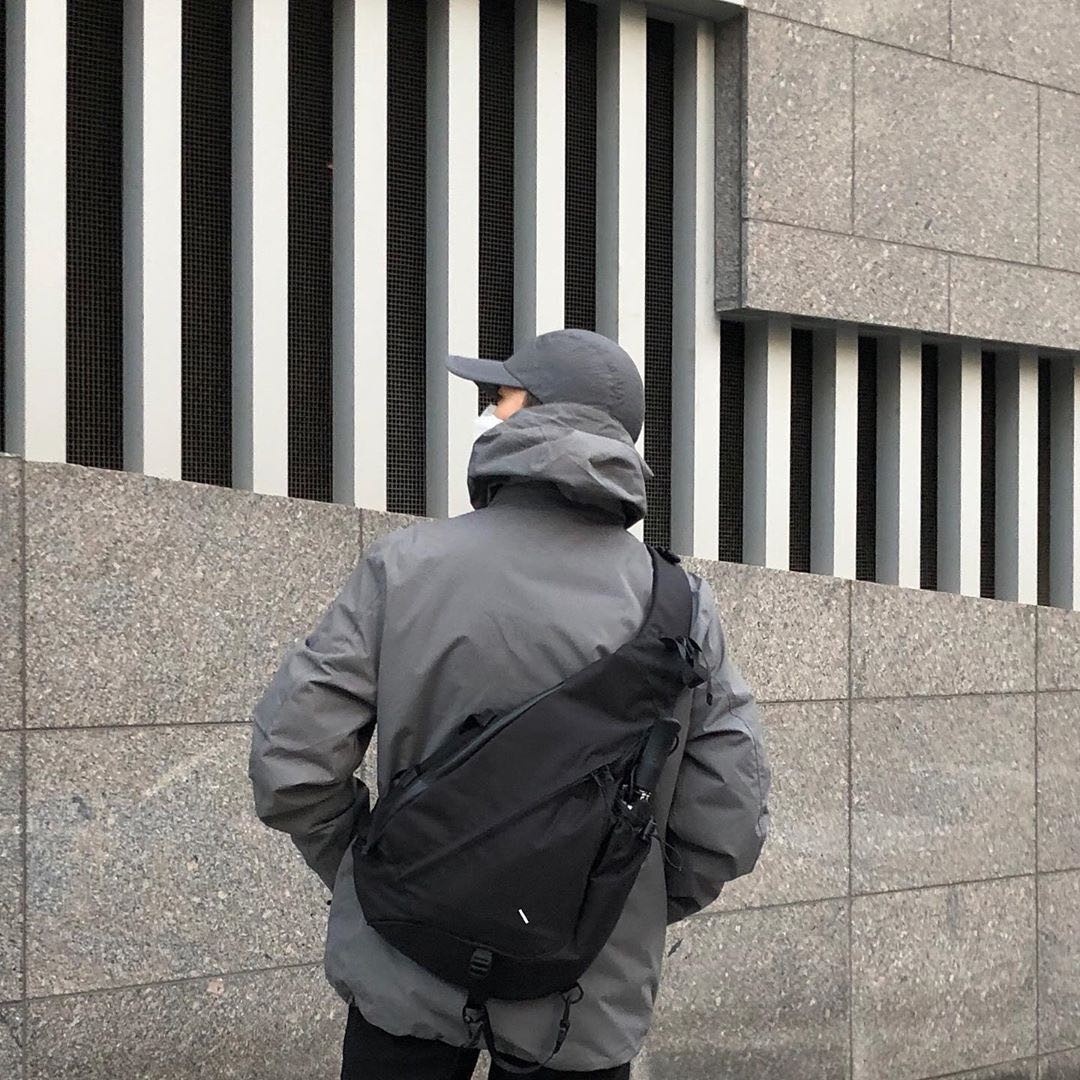 001 2024 Nuevo bolso bandolera de gran capacidad para hombre, estilo casual deportivo, con diseño de gota de agua, ideal para actividades al aire libre._voghion.com