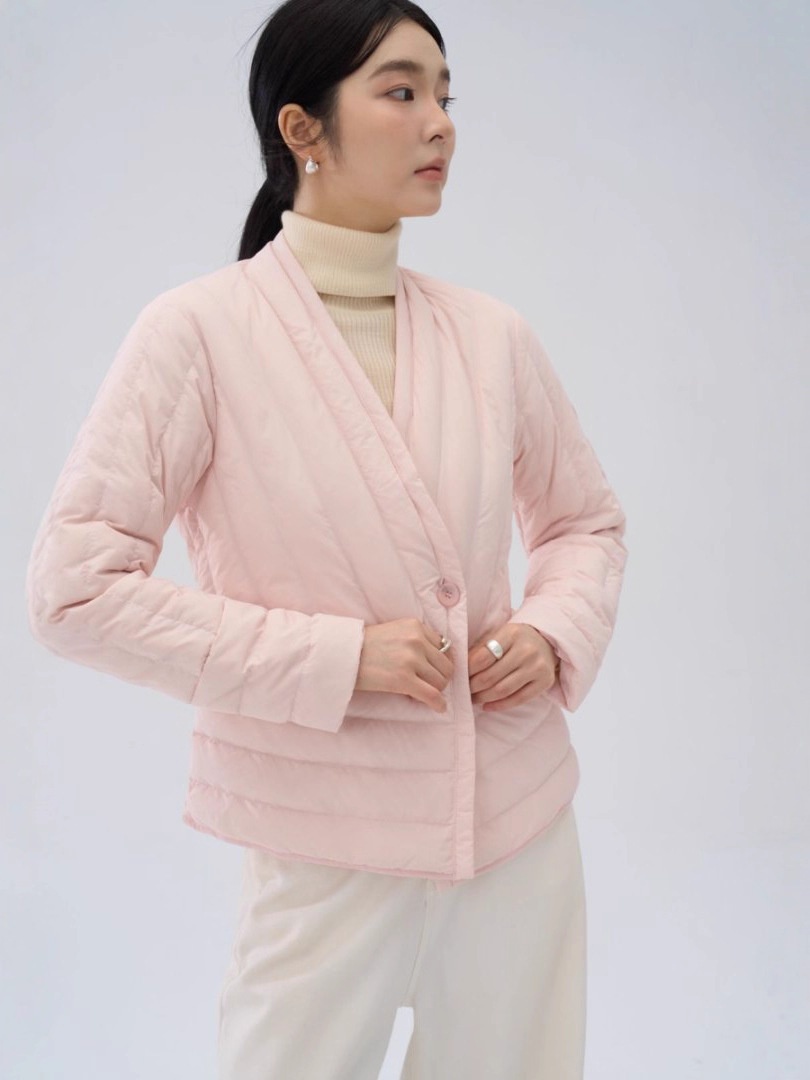 Veste courte pour femme ChicShe 2025, style coréen, col en V, doublure intérieure en duvet de canard blanc, chaude, élégante, légère, coupe ajustée_voghion.com