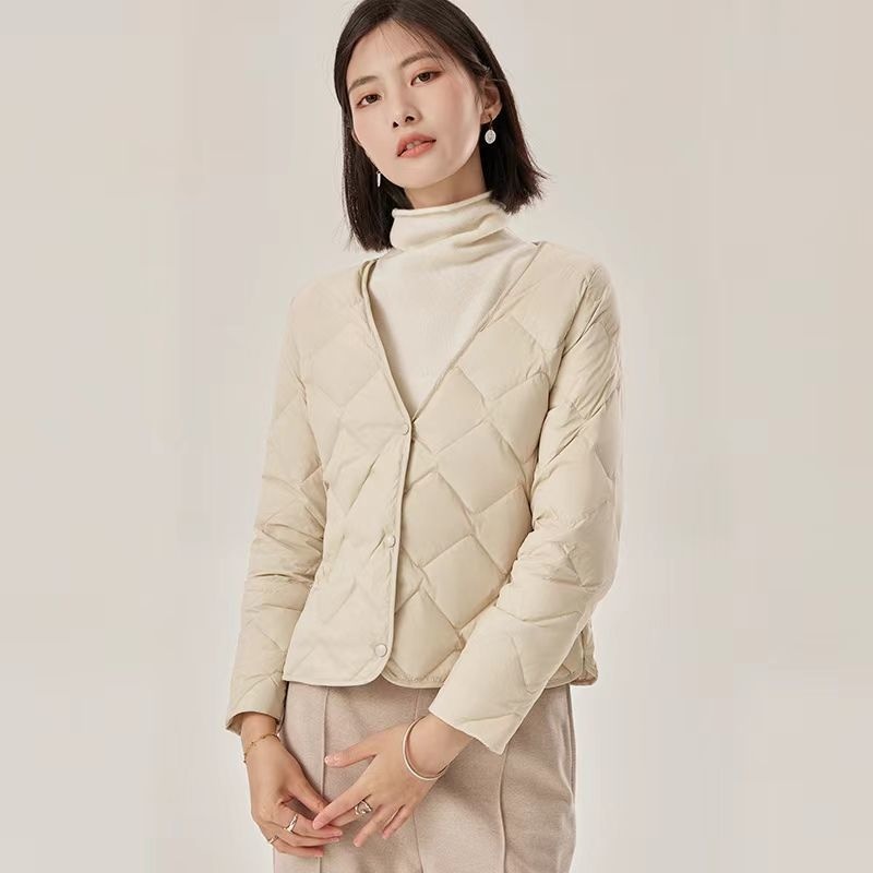 ChicShe 2025 Autunno Inverno Nuovo Piumino d'oca da donna Vestibilità slim Versatile Intimo Manica lunga Strato di base Cappotto caldo_voghion.com