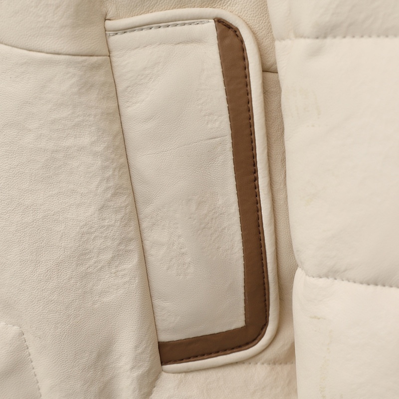 ChicShe 2025 Autunno Inverno Nuovo Cappotto Corto in Pelle di Pecora da Donna in Piuma d'Oca Spessa e Calda Giacca in Vera Pelle Haining_voghion.com