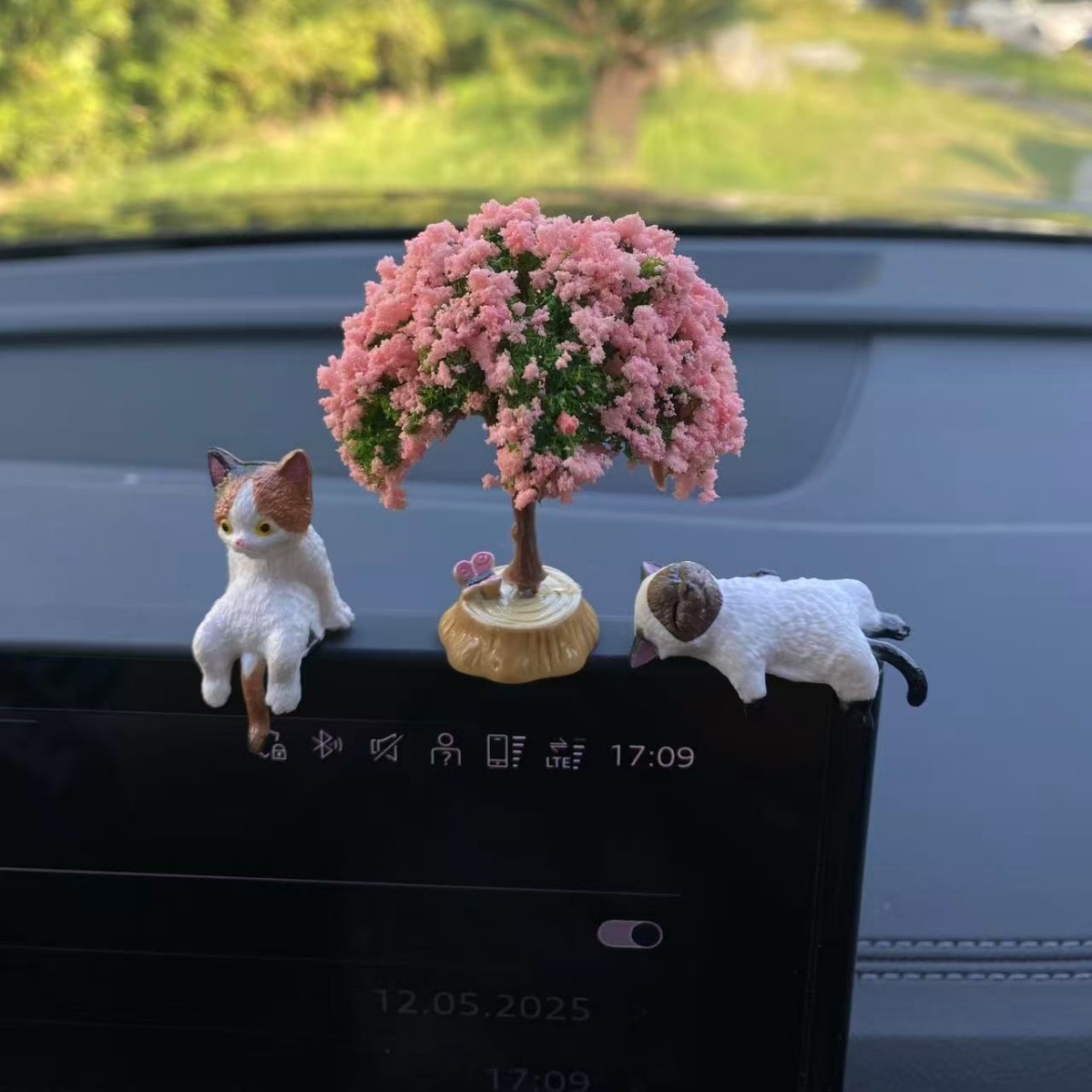 Niedliche Katzenornament-Kreation, trendige Armaturenbrettdekoration für den Autoinnenraum_voghion.com