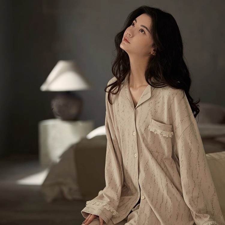 ChicShe Minimalistischer gestreifter Partner-Pyjama im koreanischen Stil für Damen, Neuheit Frühling/Herbst/Winter 2025, hochwertiges Design mit langen Ärmeln und Hose, Homewear_voghion.com