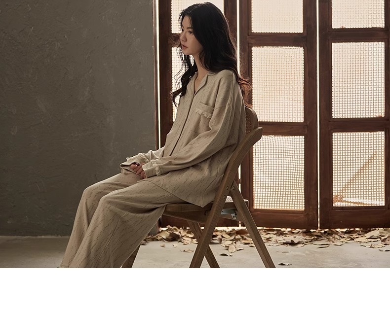 ChicShe Minimalistischer gestreifter Partner-Pyjama im koreanischen Stil für Damen, Neuheit Frühling/Herbst/Winter 2025, hochwertiges Design mit langen Ärmeln und Hose, Homewear_voghion.com