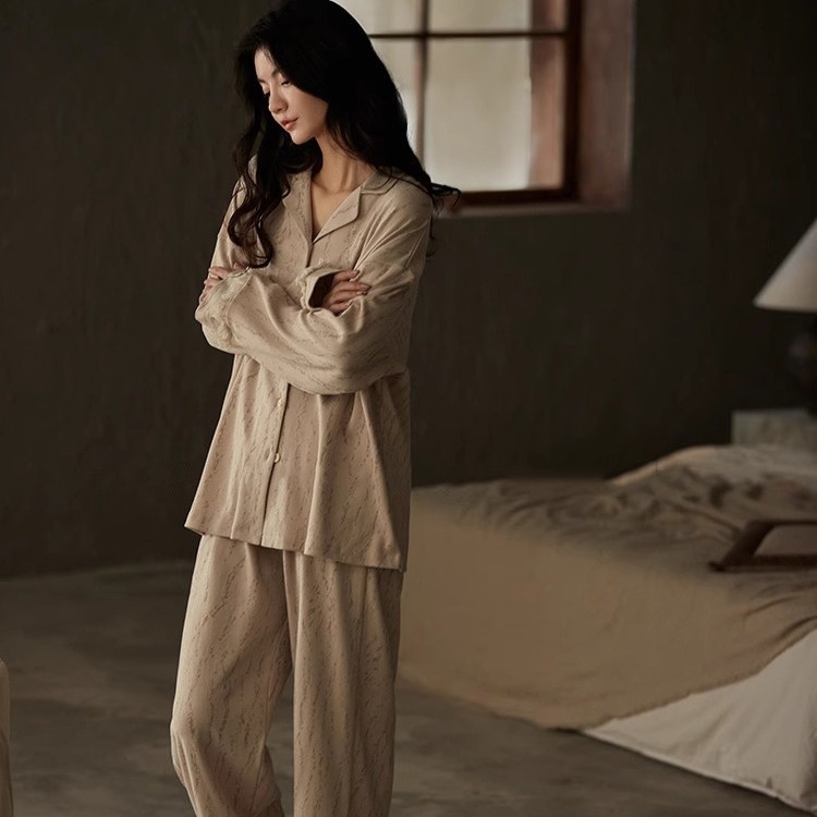 ChicShe Minimalistischer gestreifter Partner-Pyjama im koreanischen Stil für Damen, Neuheit Frühling/Herbst/Winter 2025, hochwertiges Design mit langen Ärmeln und Hose, Homewear_voghion.com